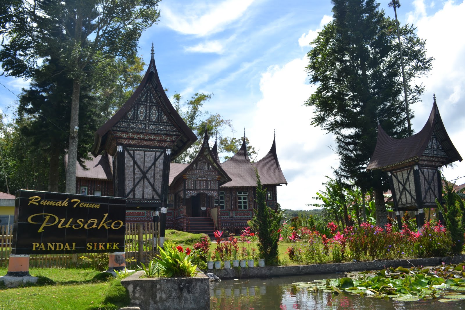 Rumah Tenun Pandai Sikek