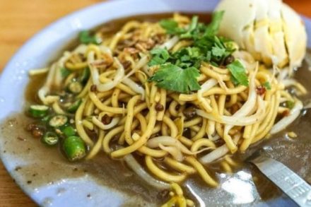 7 Destinasi Kuliner di Batam yang Wajib Dikunjungi: Mie Lendir Siap Menggoyang Lidah