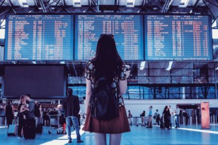 Mengapa Penumpang Harus Jalan Jauh Menuju Gate di Bandara? Ini Faktanya