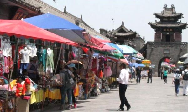 Panduan Etika Menawar Saat Belanja Oleh-oleh di Luar Negeri: Tips Hemat dan Menghargai Budaya Lokal