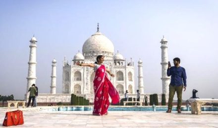 Larangan Baru di Taj Mahal: Pengunjung Dilarang Bawa Botol Air ke Mausoleum