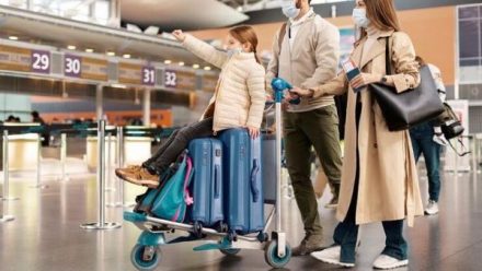 Pakaian yang Harus Dihindari saat Naik Pesawat untuk Kenyamanan Selama Perjalanan