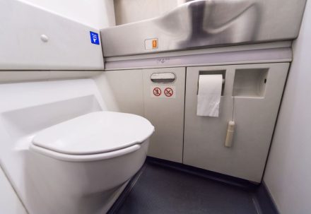 Tips Penting dalam Penerbangan: Jangan Lakukan Ini untuk Kesehatan dan Kenyamanan