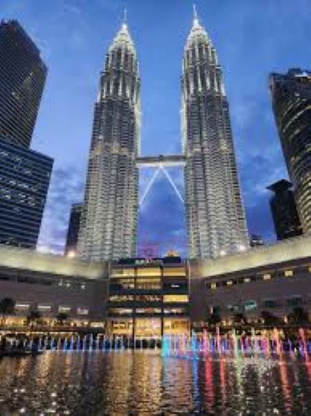 Menara Petronas dan Batu Caves, Daya Tarik Utama Bagi 2,4 Juta Wisatawan Indonesia di Malaysia
