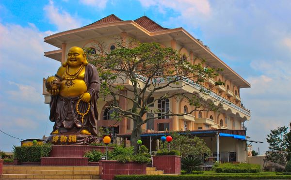 Maha Vihara Duta Maitreya: Vihara Terbesar di Asia Tenggara yang Memikat Wisatawan Dunia