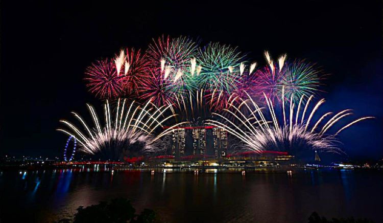 Singapura Sambut 2025 dengan Perayaan Meriah, SG60 Dimulai