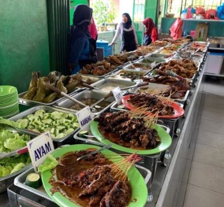 Kuliner Prasmanan di Batam: Murah Meriah dan Bikin Ketagihan!