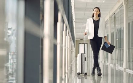 Legging & Skinny Jeans Ternyata Berisiko Saat Terbang, Ini Kata Ahli