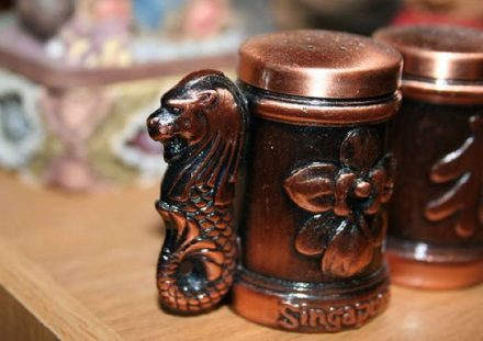 Oleh-Oleh Khas Singapura yang Wajib Dibeli, dari Bak Kwa hingga Miniatur Merlion