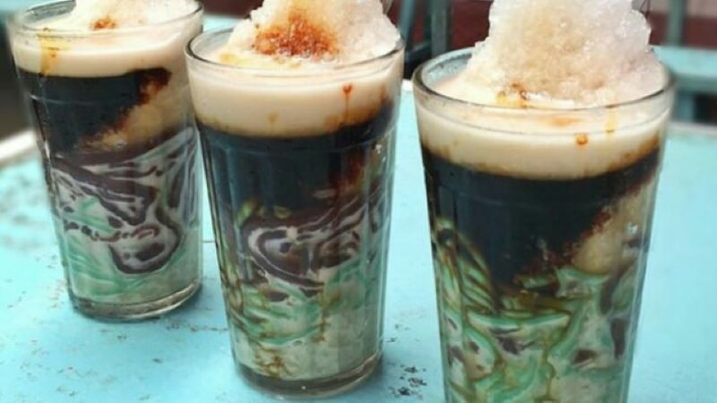 Menjelajah Cita Rasa Padang: 5 Kuliner Legendaris yang Wajib Dicicipi Saat Berlibur ke Ranah Minang