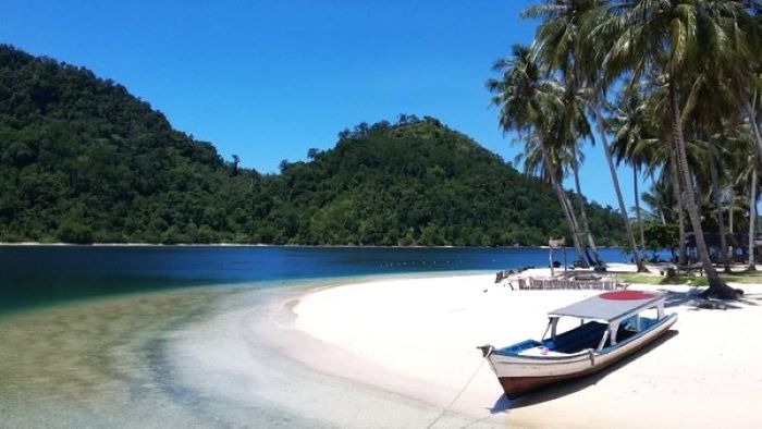 Dari Pantai Pasumpahan ke Pulau Pamutusan: 9 Spot Wisata Hits di Padang
