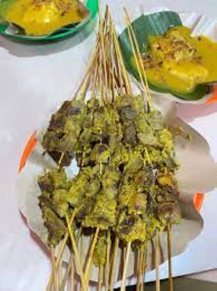 Menjelajah Cita Rasa Padang: 5 Kuliner Legendaris yang Wajib Dicicipi Saat Berlibur ke Ranah Minang