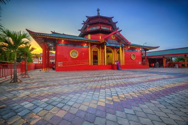 5 Masjid Megah di Batam yang Wajib Dikunjungi! Nomor 3 Punya Warna Merah dan Cerita Unik dari Tiongkok!