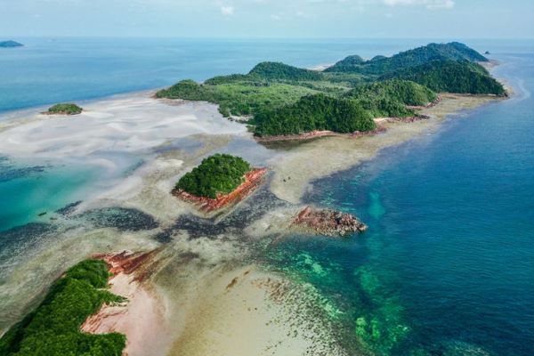 Pulau Tujuh: Raja Ampat Mini yang Tersembunyi dan Masih Jadi Sengketa, Tapi Bikin Traveler Terpesona