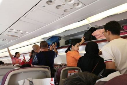 Aturan Penyimpanan Tas di Kabin Pesawat yang Wajib Diketahui Traveler