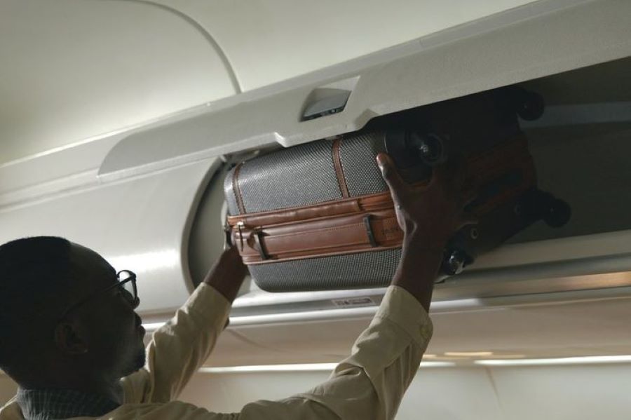 Aturan Penyimpanan Tas di Kabin Pesawat yang Wajib Diketahui Traveler