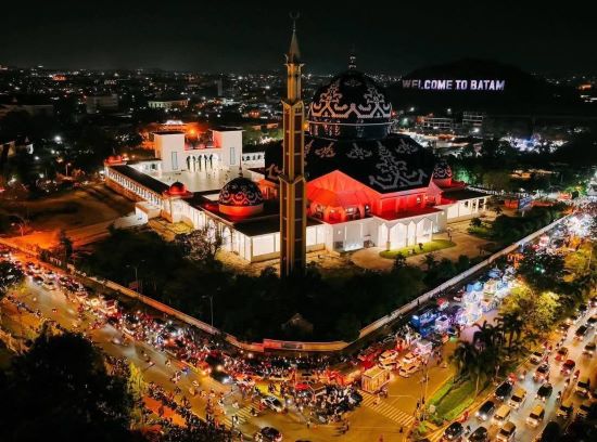 5 Masjid Megah di Batam yang Wajib Dikunjungi! Nomor 3 Punya Warna Merah dan Cerita Unik dari Tiongkok!