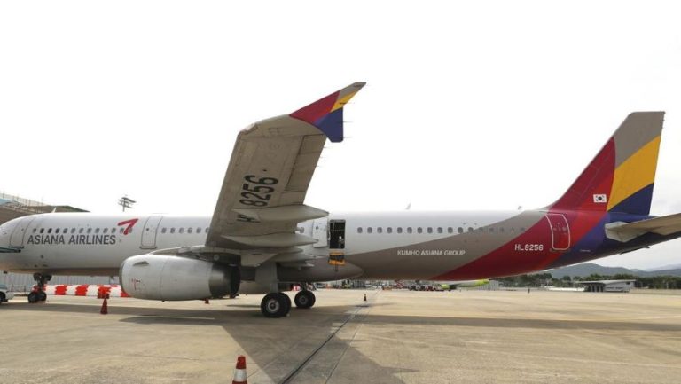 Benarkah Pintu Darurat Bisa Dibuka Saat Terbang? Ini Kata Para Pilot dan Ilmuwan