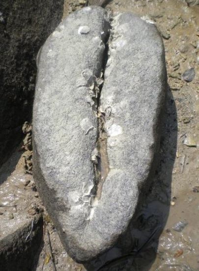 Tak Hanya Indah, Pantai Batu Limau Karimun Simpan Misteri Bebatuan Aneh dan Legenda Cinta Terlarang