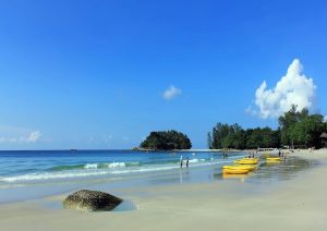 wisata Pulau Bintan, tempat wisata di Bintan, Pantai Trikora Bintan, Treasure Bay Crystal Lagoon, Telaga Biru Busung, Vihara 1.000 Wajah, pulau bintan