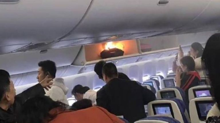 Power Bank Meledak di Kabin! Detik-detik Kebakaran Hebohkan Penumpang Virgin Australia!