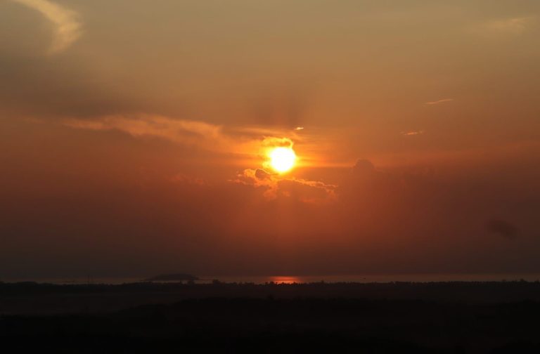 Bukit Senja Bintan: Surga Tersembunyi dengan Sunset & Sunrise Spektakuler, Cocok Buat Healing!