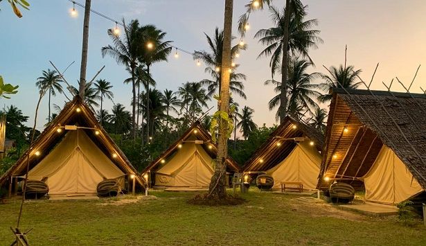 Trikora Beach Glamping: Sensasi Menginap di Tepi Pantai Pasir Putih Bintan