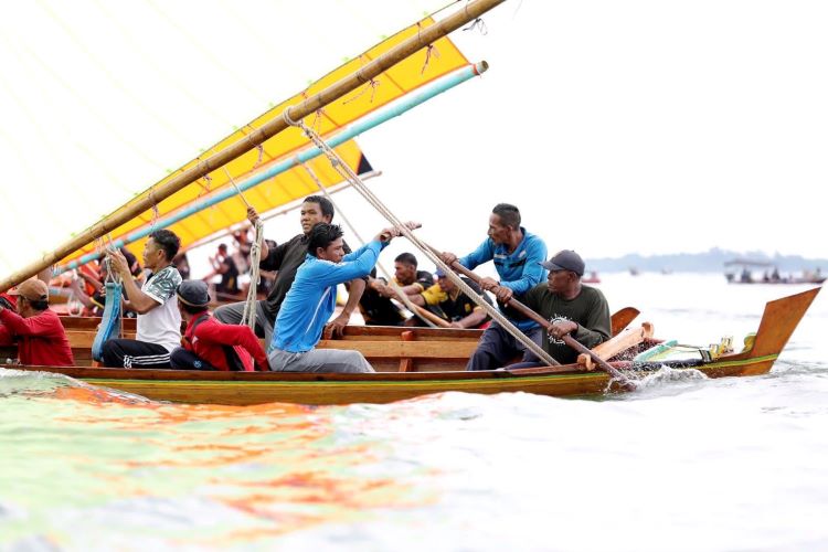 Aksi Kolek Layar dan Speed Sport Hebohkan Belakang Padang, Batam, Penonton Tumpah Ruah