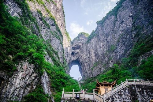 Liburan ke China Murah! 9 Hari Explore Zhangjiajie, Fenghuang & Chongqing Mulai Rp10,9 Juta