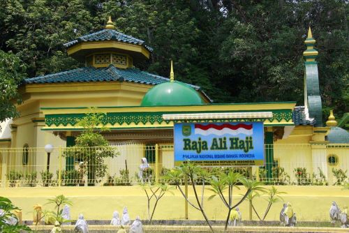 Wisata Religi ke Makam Raja Ali Haji di Pulau Penyengat, Pahlawan Nasional Bapak Bahasa Indonesia