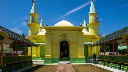 Rahasia Masjid Sultan Riau Penyengat: Dibangun dengan Putih Telur, Kini Jadi Wisata Religi Dunia