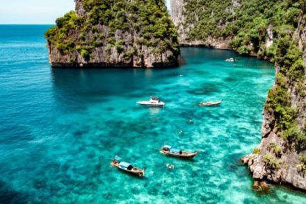 Phi Phi Islands, Surga Laut Thailand yang Jadi Lokasi Film The Beach dan Bikin Wisatawan Ketagihan