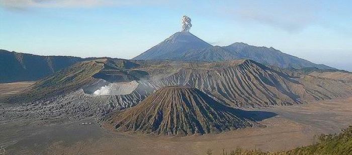 Explore Nusantara! 4 Destinasi Indah Indonesia yang Tidak Kalah dari Maldives atau Swiss!