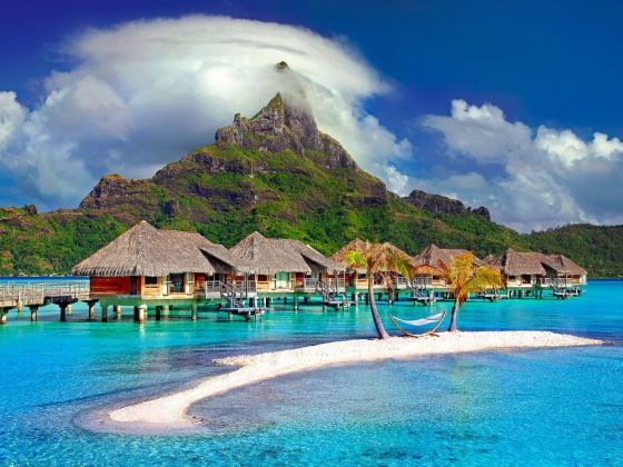 Explore Nusantara! 4 Destinasi Indah Indonesia yang Tidak Kalah dari Maldives atau Swiss!