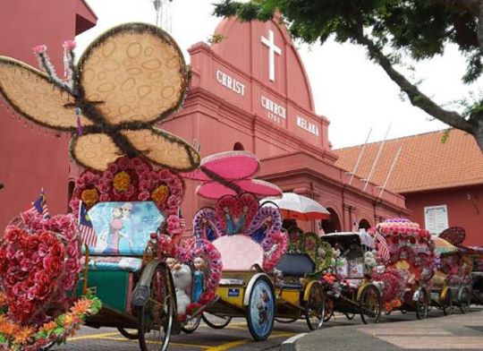 Bukan Cuma Bangunan Merah! Ini Rahasia Rumah Merah Melaka yang Penuh Sejarah dan Spot Instagramable!