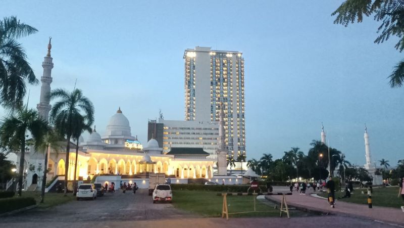 Healing Hemat Ala Anak Muda Batam, Cuma Modal Ngopi dan Sunset!