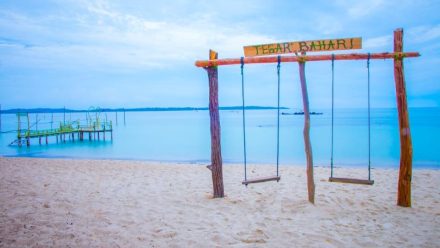 Pantai Tegar Bahari, Surga Pasir Putih di Batam yang Tersembunyi! Jernih, Tenang, dan Cocok untuk Keluarga!