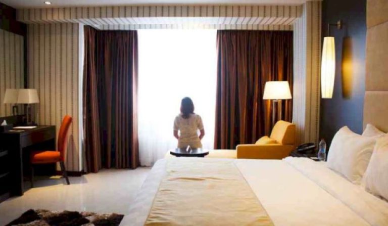 Menginap di Hotel Bukan Berarti Bebas Tanggung Jawab! Ini 8 Etika yang Sering Diabaikan Tamu