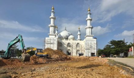 Mirip Masjid Nabawi, Masjid Bintang Amin Angkasa Jadi Landmark Baru Kota Batam