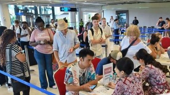 Tak Bisa Pulang karena Penerbangan Batal? Indonesia Gratiskan Denda Overstay Turis