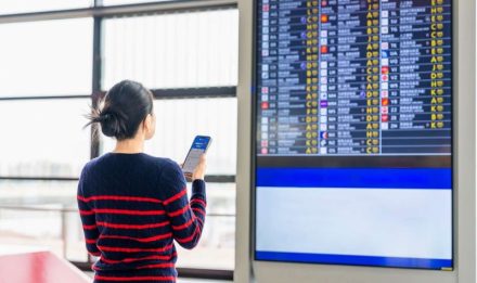 perubahan gate pesawat, kenapa gate pesawat berubah, alasan gate bandara pindah, gate keberangkatan berubah mendadak, tips agar tidak ketinggalan pesawat,