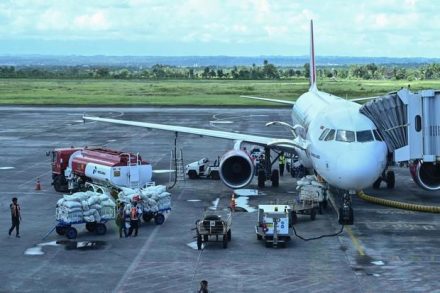 Harga Tiket Pesawat Naik Lagi! Avtur Tembus Rp23 Ribu/Liter, Ini Dampaknya ke Liburan Kamu