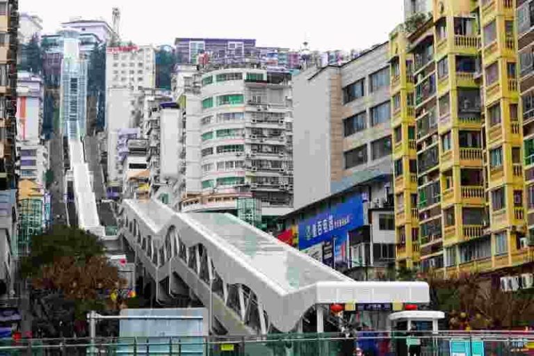 Viral! China Bangun Eskalator Terpanjang di Dunia, 900 Meter Naik ke “Langit” Cuma Rp7 Ribu!