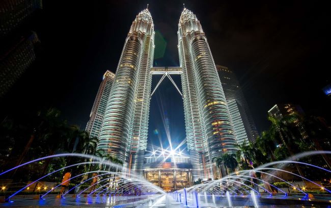 Paket Tour 4D3N Malaysia–Singapura–Batam Ini Lagi Viral, Liburan Hemat Keliling 3 Negara Sekaligus