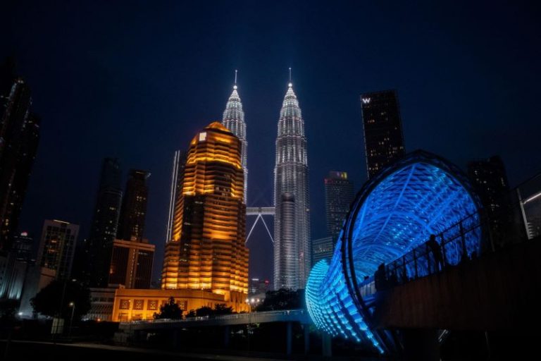 Pintasan Saloma, Jembatan Ikonik Kuala Lumpur yang Jadi Surga Foto Malam Hari