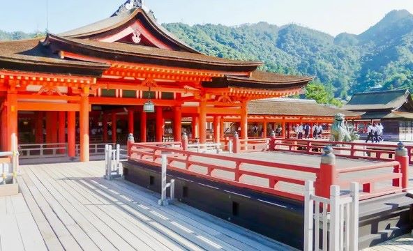 Traveler Wajib Tahu! Ini 10 Pengalaman Wisata Terbaik di Dunia Tahun 2026, Ada Vietnam hingga Jepang