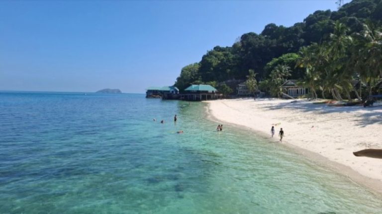 Liburan Ala Maldives Tanpa Terbang Jauh, Rawa Island Johor Jadi Destinasi Favorit Baru Wisatawan Kepri