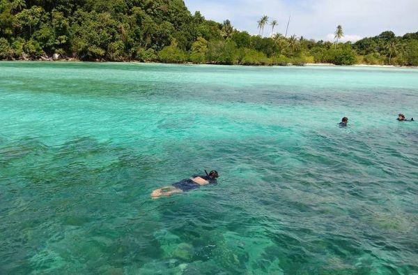 Tak Kalah dari Bali! 5 Pulau Eksotis di Batam Ini Punya Pantai Pasir Putih dan Laut Sebening Kristal