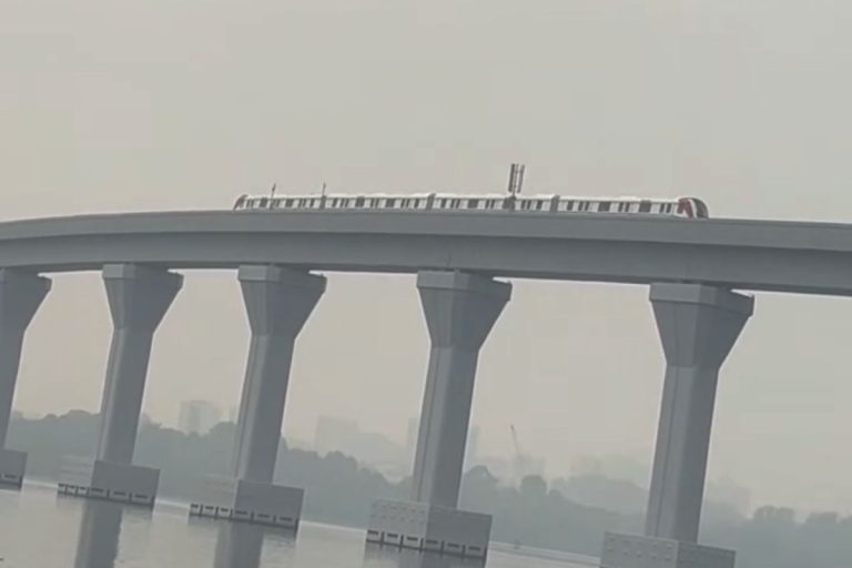 Kereta Johor Bahru–Singapura Mulai Uji Coba di Tengah Kabut Asap, Kapan Resmi Dibuka?